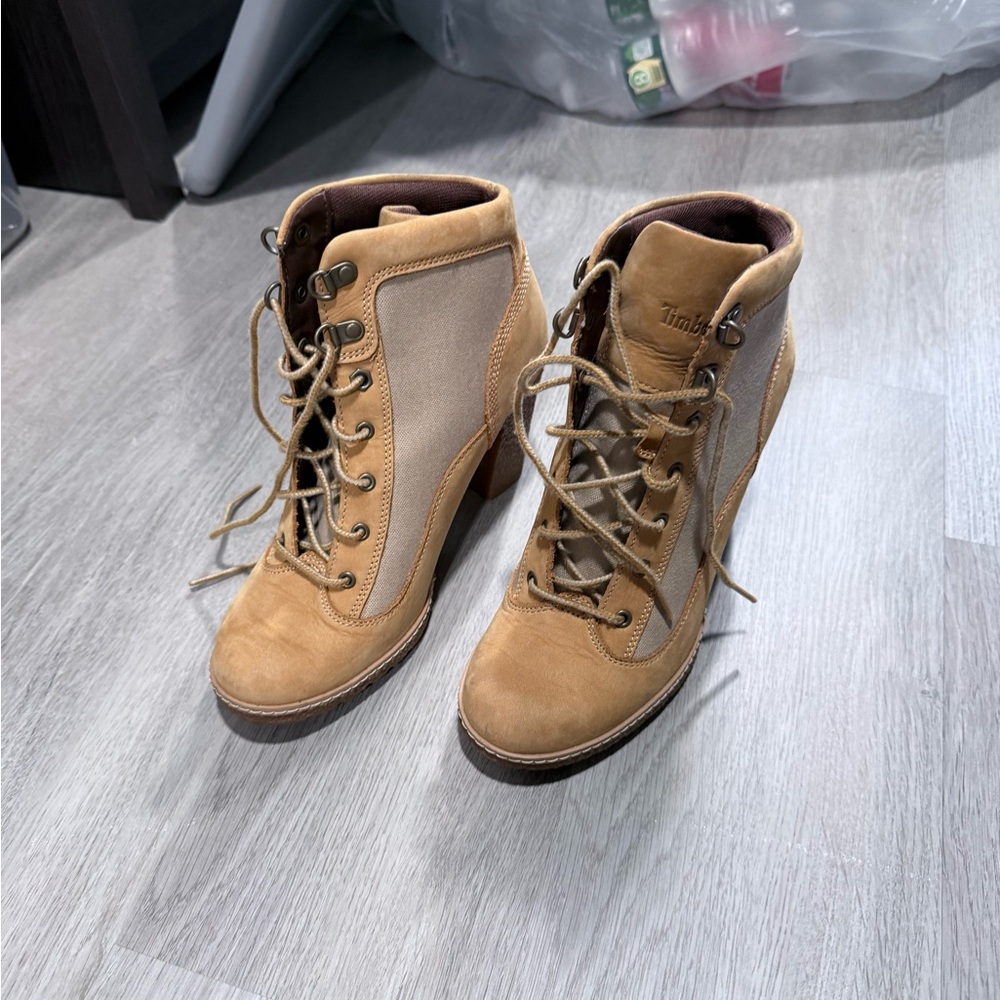 Timberland Women's Beige Lace-Up Boots